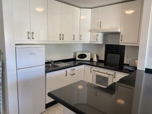 Apartment 18A1, Victoria Court 1, Avenida Londres, Los Cristianos, 38650, Tenerife