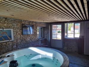 Maisons de vacances Gite de l'Ancheronne 12 couchages spa : photos des chambres
