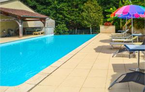 4 Bedroom Cozy Home In La Douze