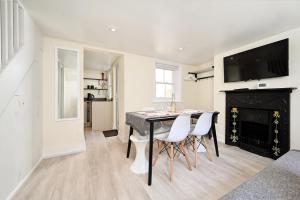 Homey Downtown Brighton Two Bedroom Townhouse Near Sea Front, up to 7 guests
