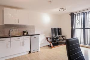 Comfy 2 bed Flat with free Parking, close to Tube