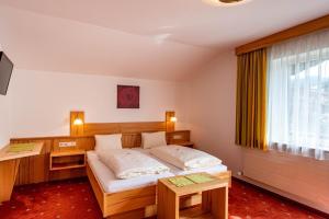 Two-Bedroom Apartment with Balcony room in Garni Rustika