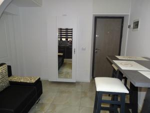 Water Lily Apartment Studio 2 free parking- self check-in