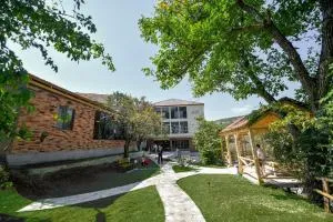 Madin Eco Hotel - Dszeh