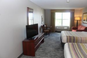 Queen Room with Two Queen Beds - Disability Access room in Country Inn & Suites by Radisson Crystal Lake IL