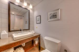 One-Bedroom King Suite room in Country Inn & Suites by Radisson Crystal Lake IL