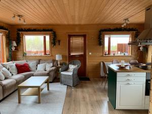 Cosy Retreat Home with Jacuzzi