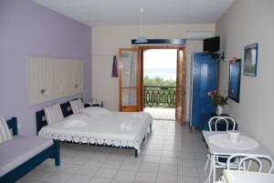 Kavos Psarou Studios & Apartments