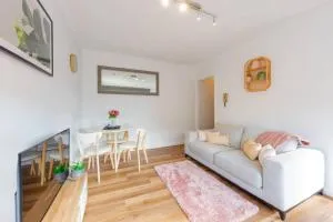 Bright and Sunny Gem on Hotham - East St Kilda