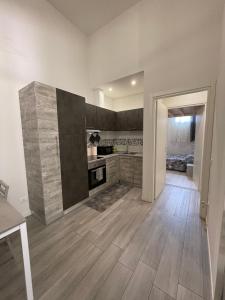 Da Lenny the Grey Apartment