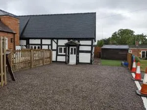 Characterful 2 bed cottage, quiet village setting - Hasfield