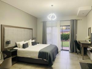 Manor Hills Guest Lodge