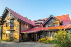 StayVista at Northwood Cottage - 100 years old 3BR heritage house - Šimla