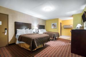 Double Room with Two Double Beds room in Rodeway Inn