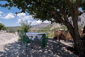 Majestic view Home just under Meteora Unesco Site