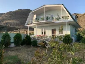 The SEVAN LAKE HOUSE - Nor Bashgyukh