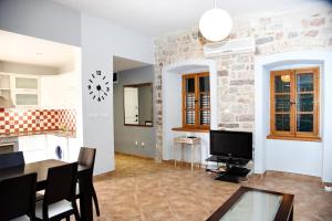 Cozy 2 Bedroom Apartment in Antique Bizanti Palace