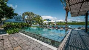 The Waterclub by Horizon Holidays - Petite Case Noyale