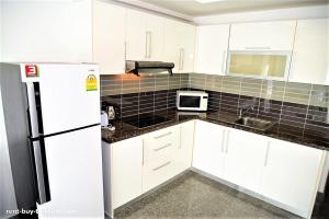 Jomtien Beach 1-Bed condo - Sleeps 2 - w Pool