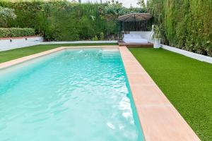 Chalet con piscina en entorno idílico