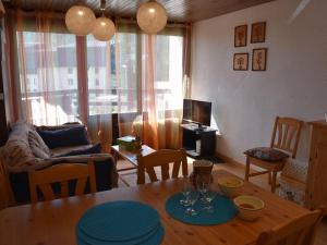 Appartements Appartement 6 pers, 42 m² au centre de Montgenevre avec balcon, parking et casier a skis - FR-1-266-147 : photos des chambres