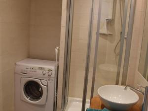 Appartements Appartement 6 pers, 42 m² au centre de Montgenevre avec balcon, parking et casier a skis - FR-1-266-147 : photos des chambres