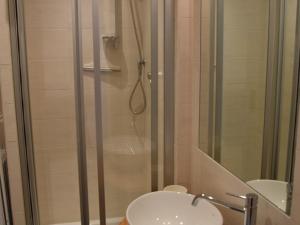 Appartements Appartement 6 pers, 42 m² au centre de Montgenevre avec balcon, parking et casier a skis - FR-1-266-147 : photos des chambres