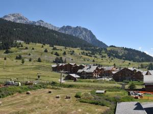 Appartements Appartement 6 pers, 42 m² au centre de Montgenevre avec balcon, parking et casier a skis - FR-1-266-147 : photos des chambres