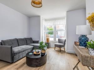 Delightful 2 Bed House a Stones Throw From Beach - Pass the Keys