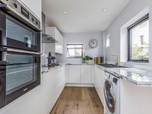 Delightful 2 Bed House a Stones Throw From Beach - Pass the Keys