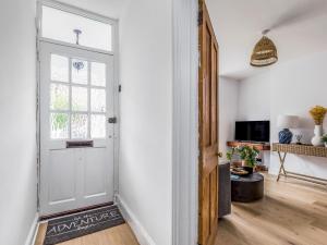 Delightful 2 Bed House a Stones Throw From Beach - Pass the Keys