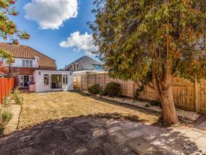 Pass The Keys Lovely Ground Floor Flat With Large Garden
