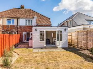 Pass The Keys Lovely Ground Floor Flat With Large Garden