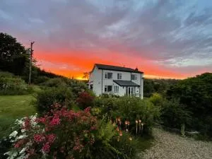 Country Home with Gardens - Llanllugan