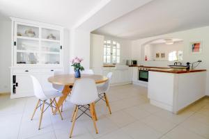 Appartements Overlooking the Alpilles and secured by a roller shutter : photos des chambres