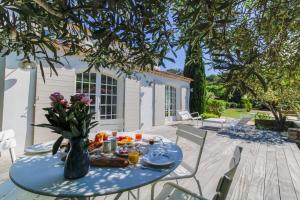 Appartements Overlooking the Alpilles and secured by a roller shutter : photos des chambres