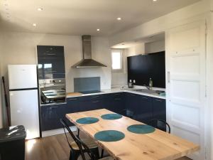 Appartements Un petit bout de reve, balcon, parking & proche centre : photos des chambres