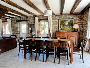 Maisons de vacances Presbytere de Chauffour-sur-Vell : photos des chambres