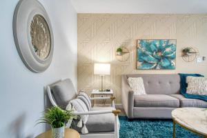 2BR 1BA Duplex House King Beds Great for Small Groups Close toUptown Charlotte attractions