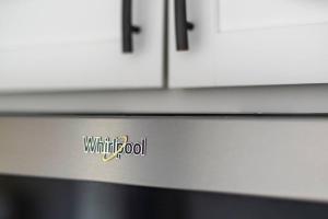 2BR 1BA Duplex House King Beds Great for Small Groups Close toUptown Charlotte attractions