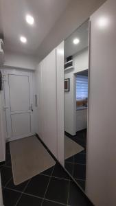 DISZTINGVÁLT Apartman, free garage