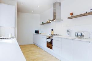 Lancefield House - Air Host & Stay - 5 Bedroom Sleeps 15