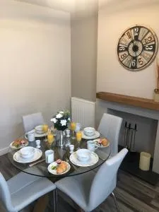 2 Bedroom Luton Townhouse - Flamstead