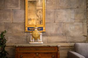 Lady Hamilton Apartments