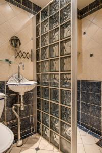 Lady Hamilton Apartments