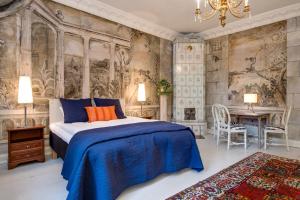 Lady Hamilton Apartments