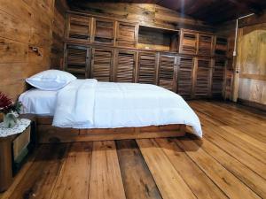 The Temple II, Mindo