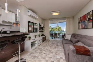 Boulevard 215C - Excelente apartamento em condomínio de luxo no centro de Bombinhas - Piscina - Jacuzzi - Academia - Portaria 24h.