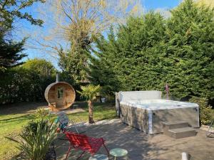 Maisons de vacances Renovated Solognote farmhouse, with jacuzzi and wood-fired sauna : photos des chambres