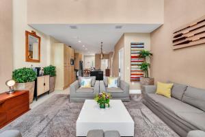 Luxury Villa Less Than A Mile From Disneyworld -Bonus Elevator-